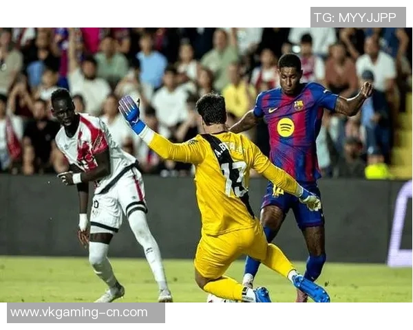 世界杯激战巴萨与阿森纳平局乌龙球引发全场热议与争议判罚